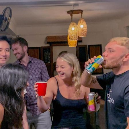 Revolution Hostel 치앙마이 외부 사진