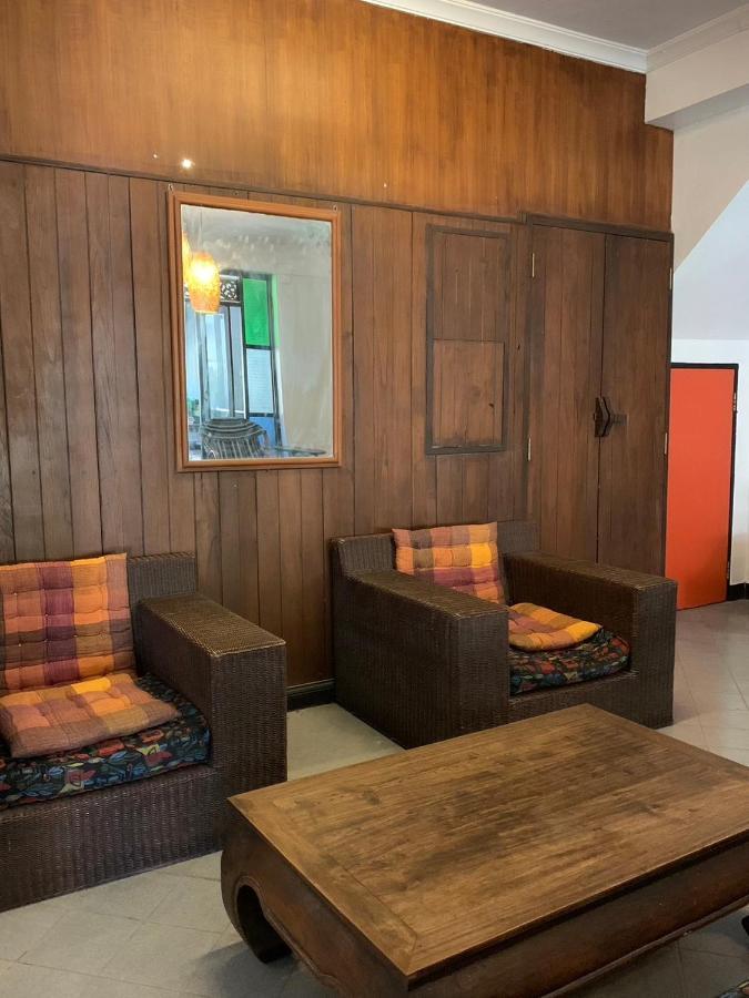 Revolution Hostel 치앙마이 외부 사진