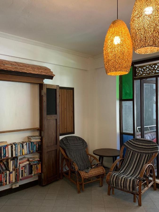 Revolution Hostel 치앙마이 외부 사진