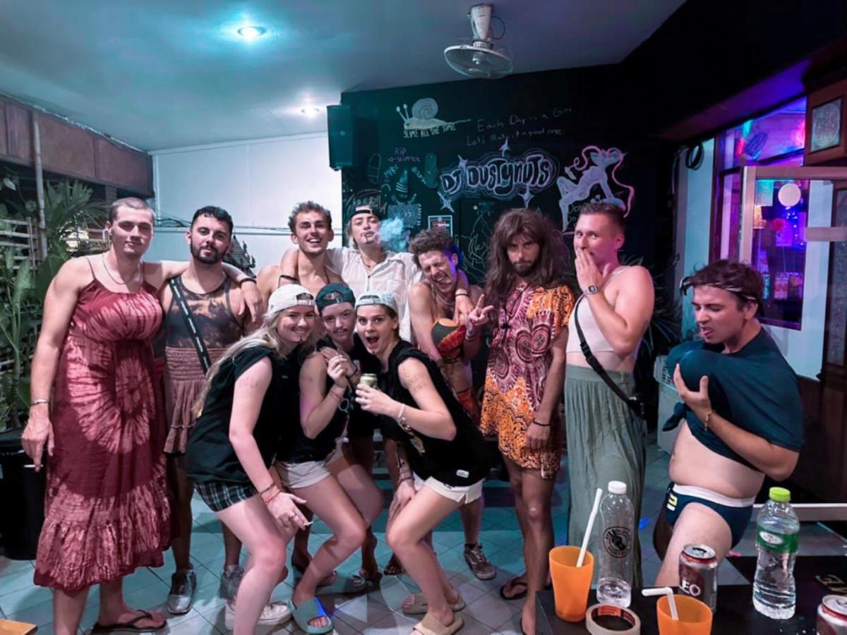 Revolution Hostel 치앙마이 외부 사진