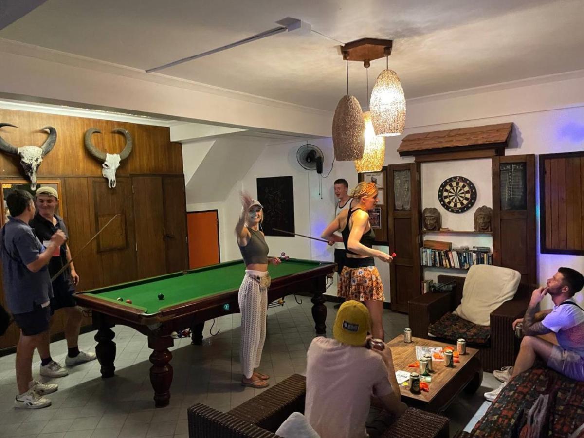 Revolution Hostel 치앙마이 외부 사진