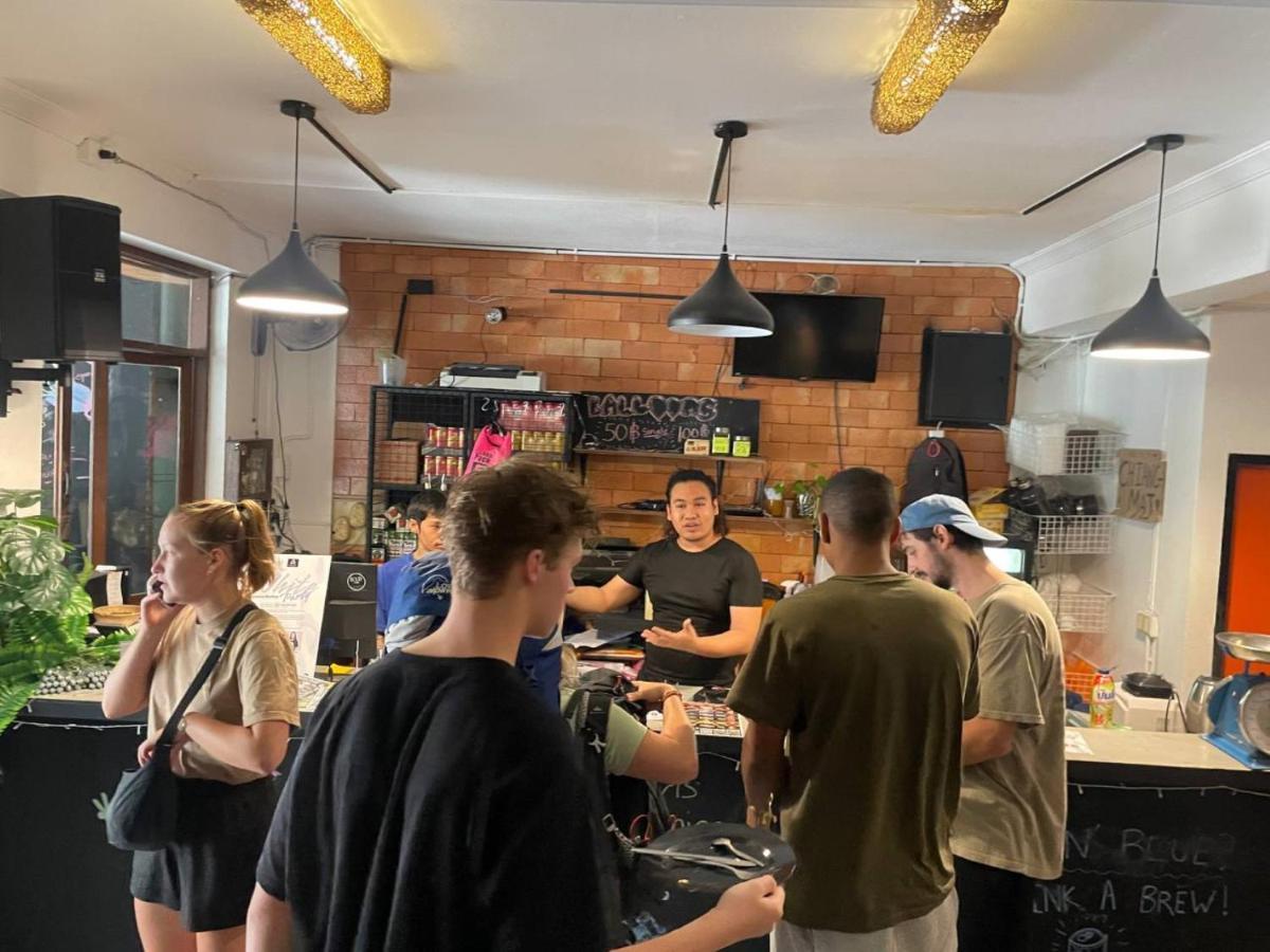Revolution Hostel 치앙마이 외부 사진